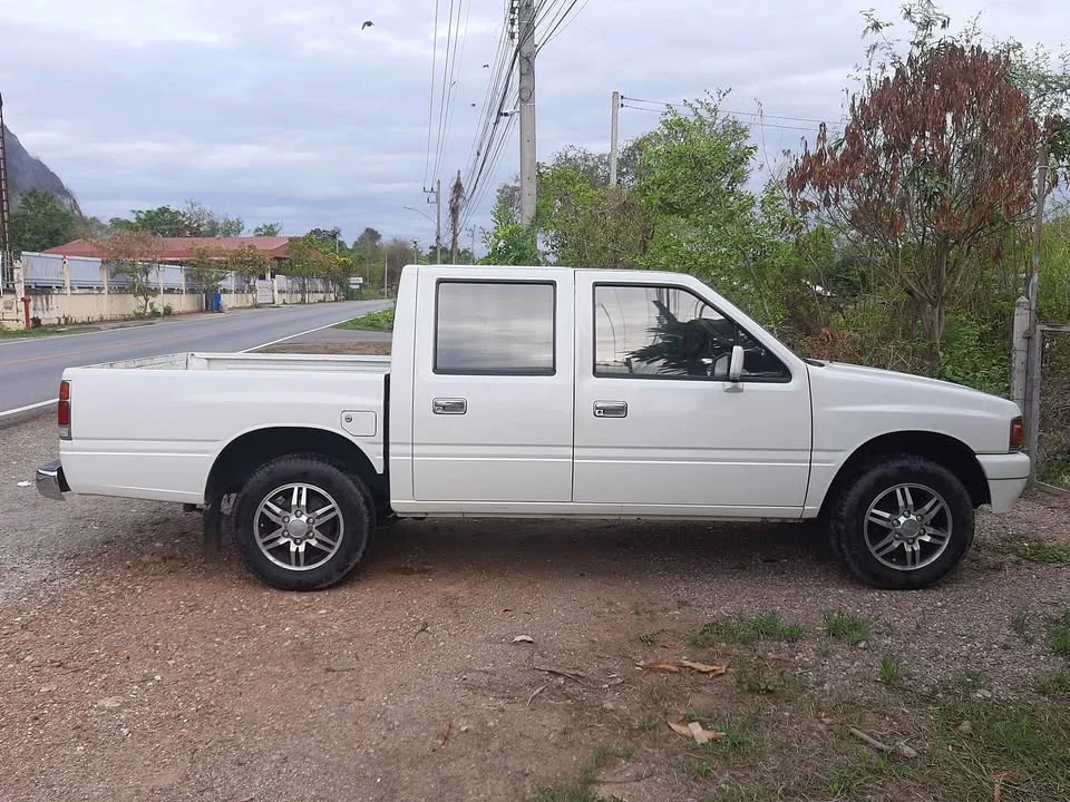 1990 Isuzu TFR III 3