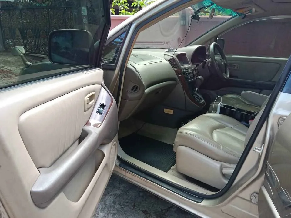 2000 Toyota Harrier I 3