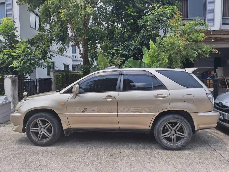 2000 Toyota Harrier I 2