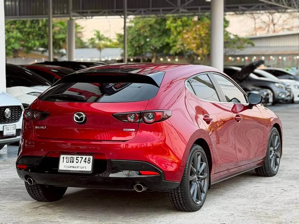 2019 Mazda 3 IV 3
