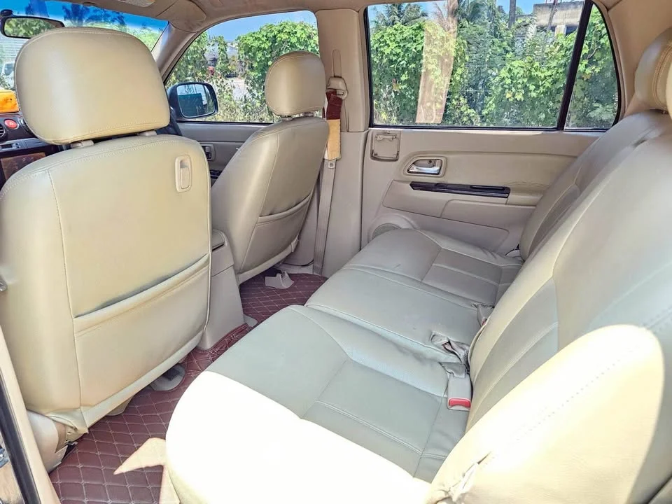 2008 Isuzu MU-7 2