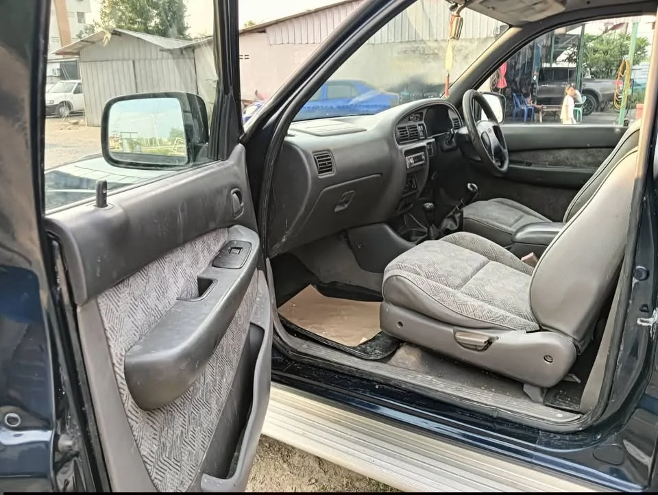 2002 Mazda 2500 Fighter V 3