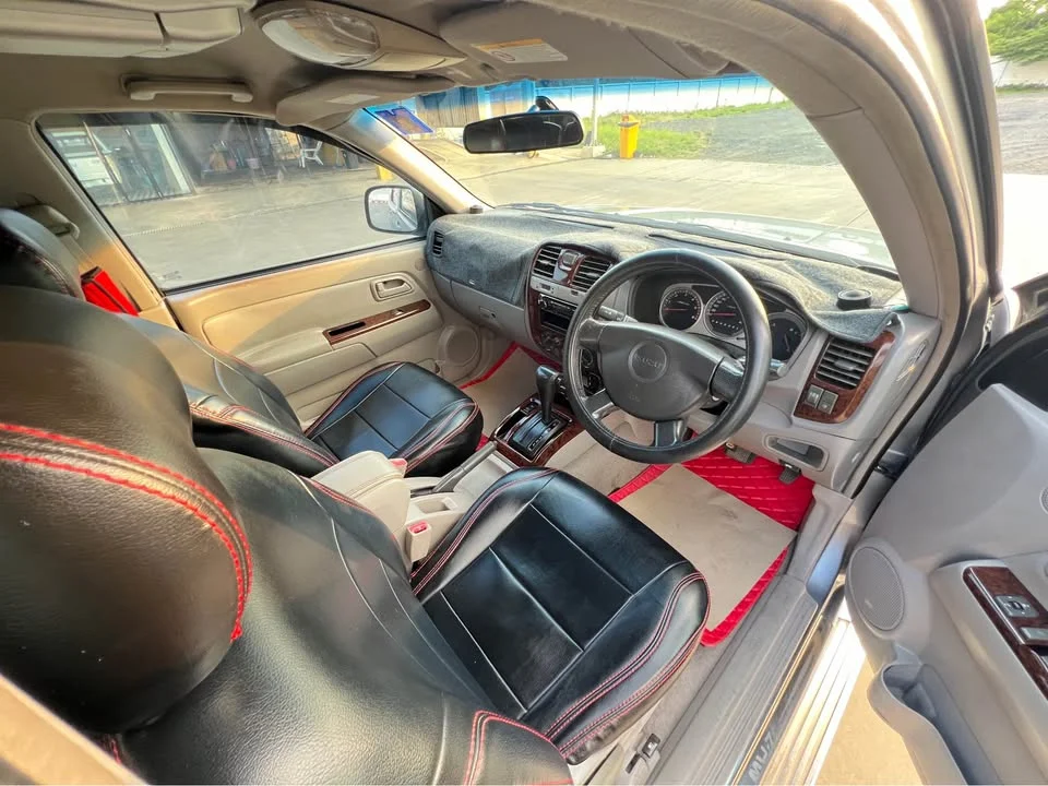 2005 Isuzu MU-7 2