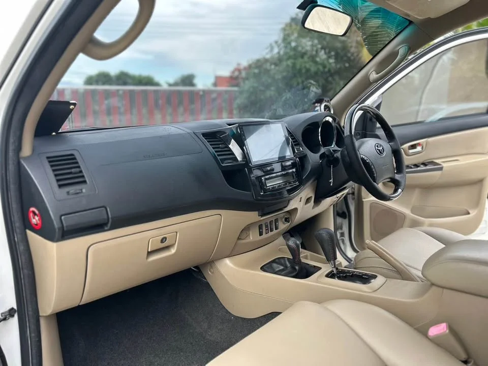 2011 Toyota Fortuner I 2