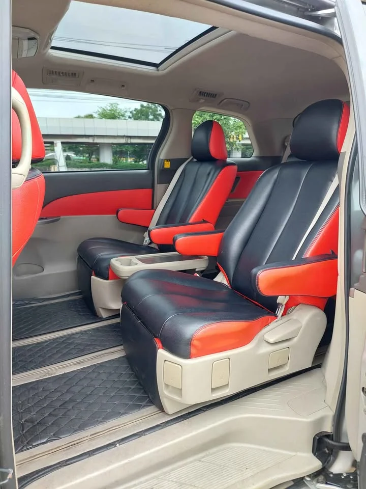 2007 Toyota Estima III 2