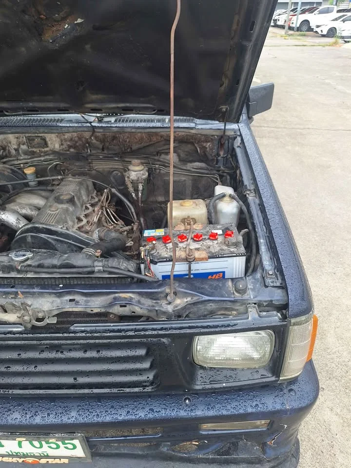 1993 Mitsubishi Triton II 2