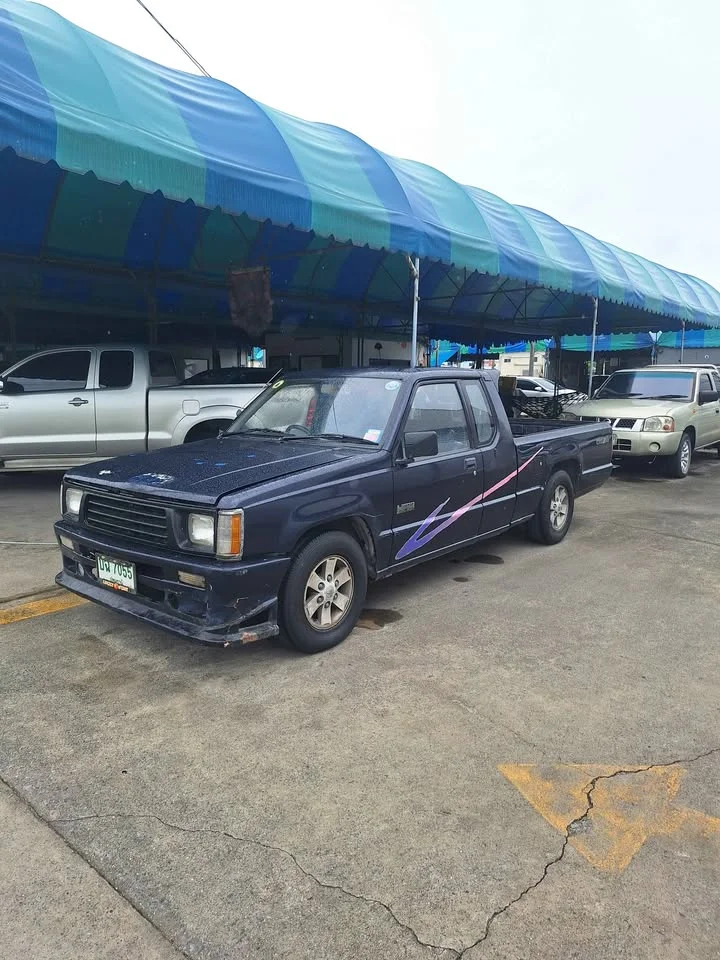 1993 Mitsubishi Triton II 3