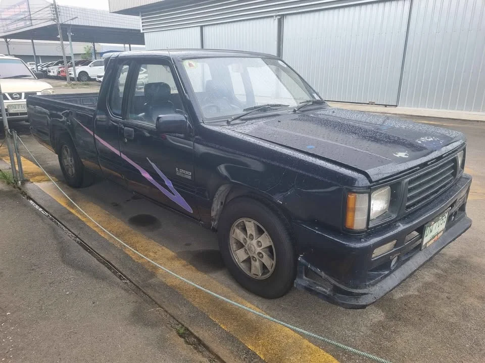 1993 Mitsubishi Triton II 3