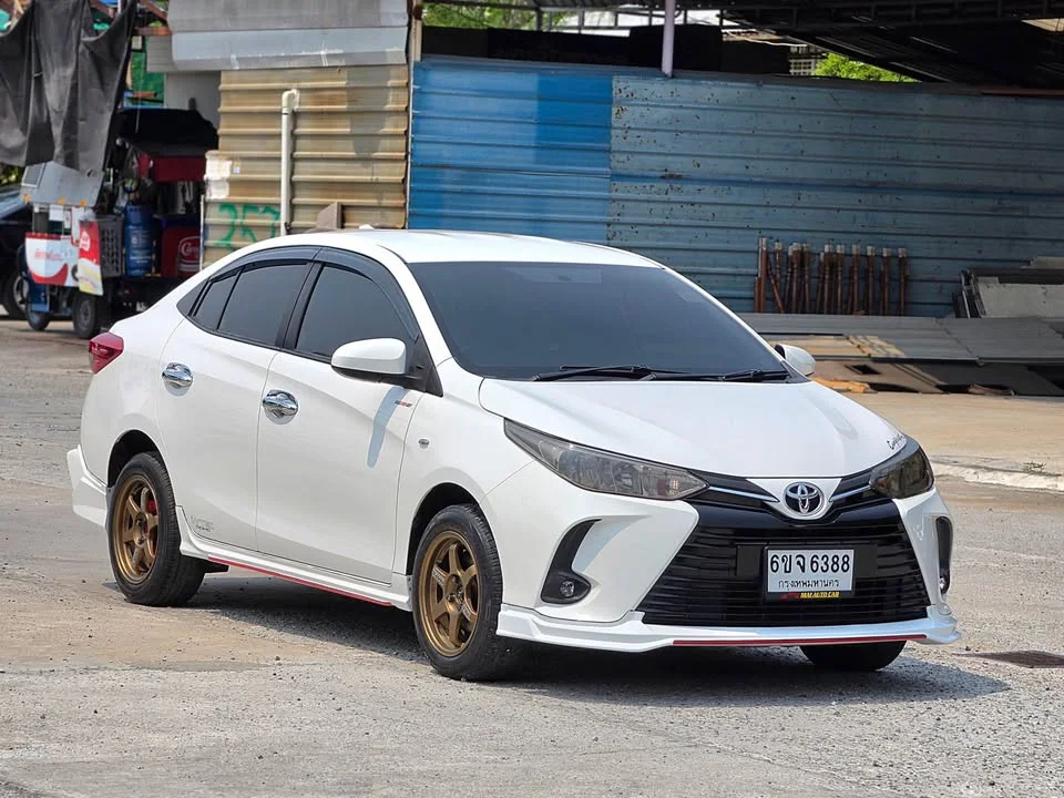 2020 Toyota Yaris ATIV III 3