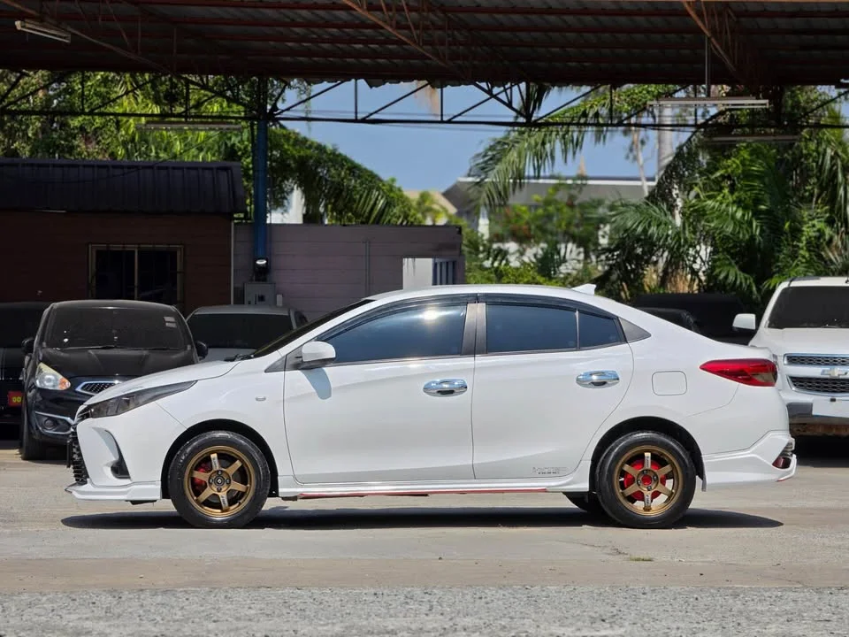 2020 Toyota Yaris ATIV III 2