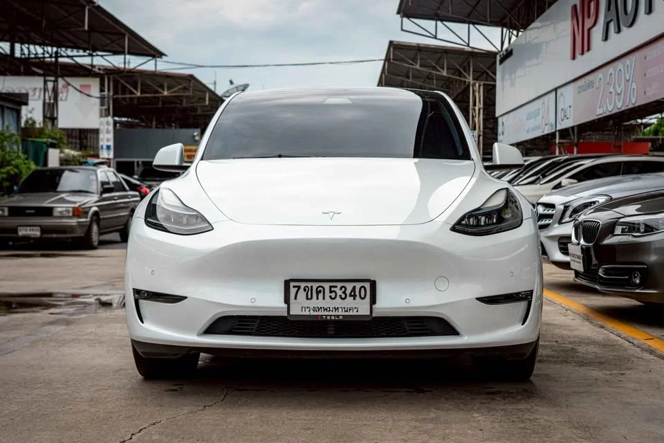 2023 Tesla Model Y 2