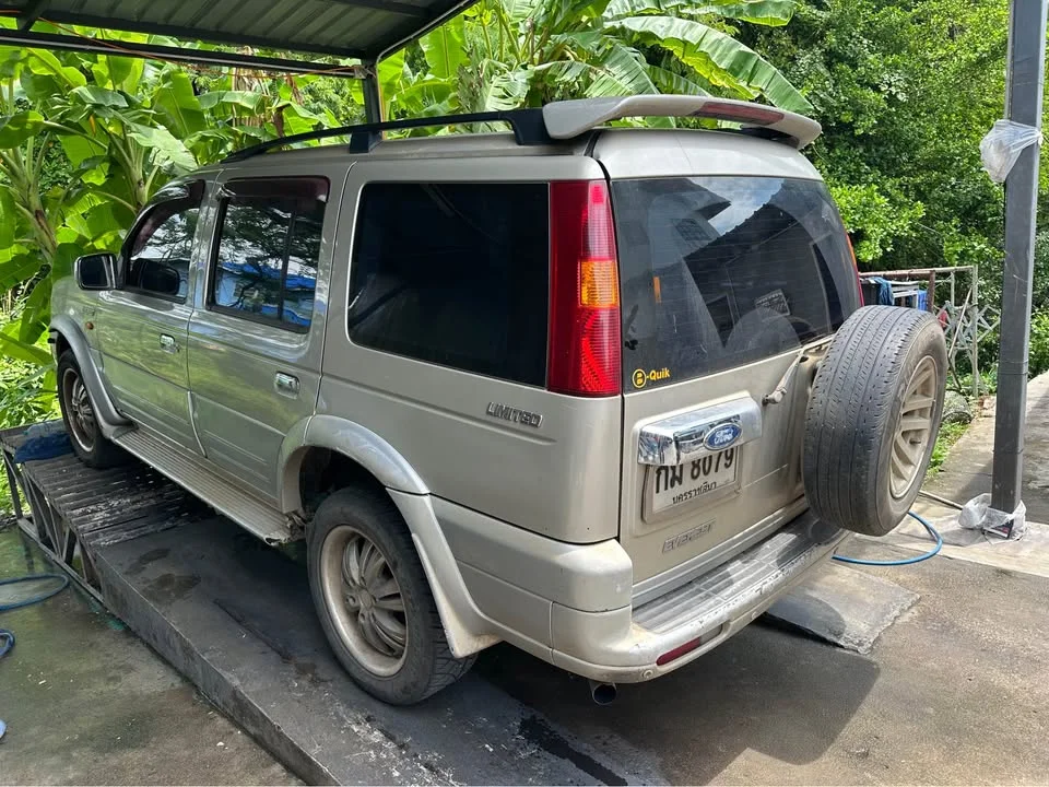 2005 Ford Everest I 2