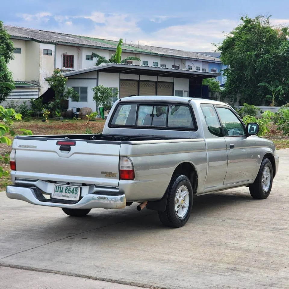 2002 Mitsubishi Strada III 2