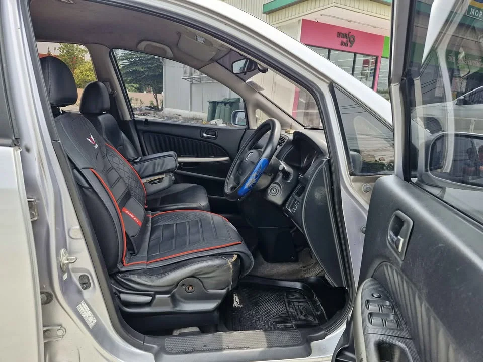 2004 Honda Stream I 3