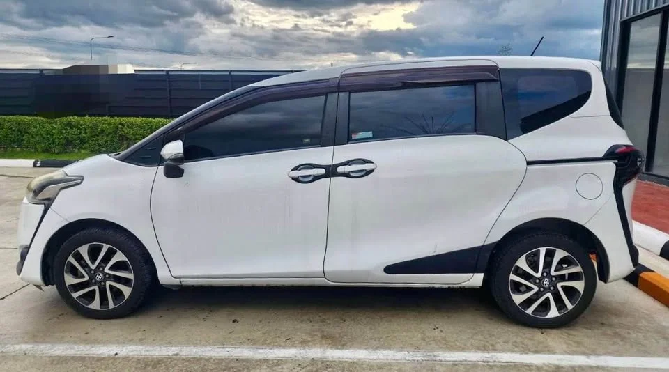 2017 Toyota Sienta II 3
