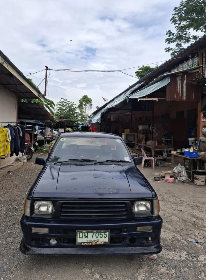 1994 Mitsubishi Triton II 2