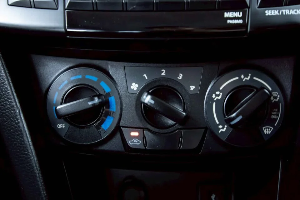 2012 Suzuki Swift II 3