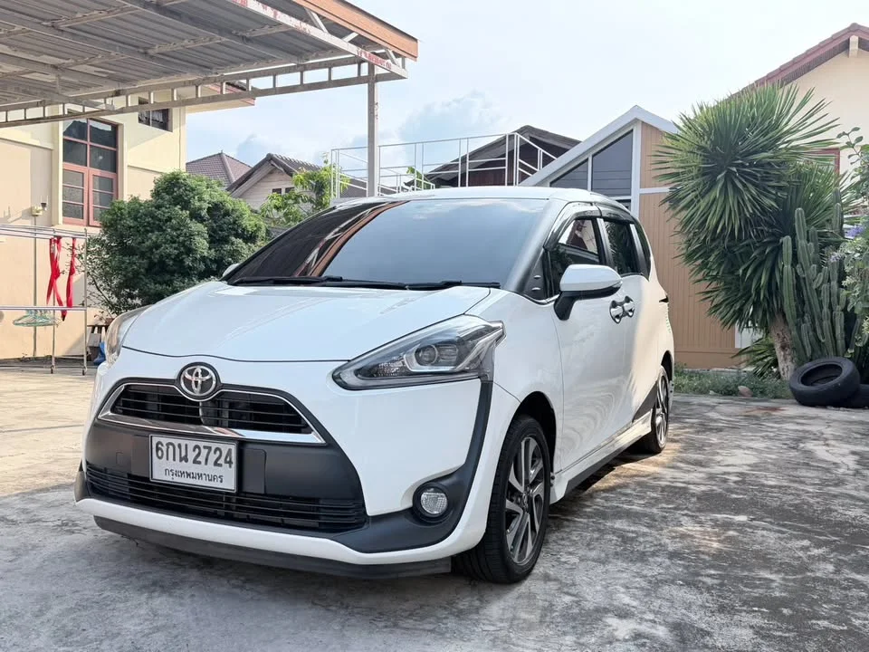 2017 Toyota Sienta II 2