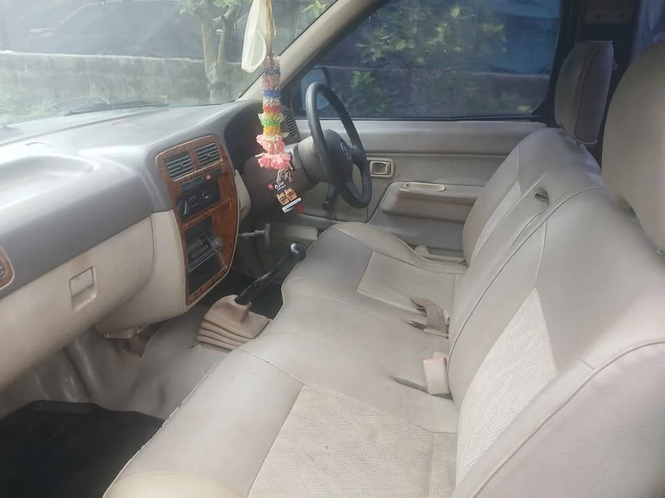 2002 Nissan Frontier I 3