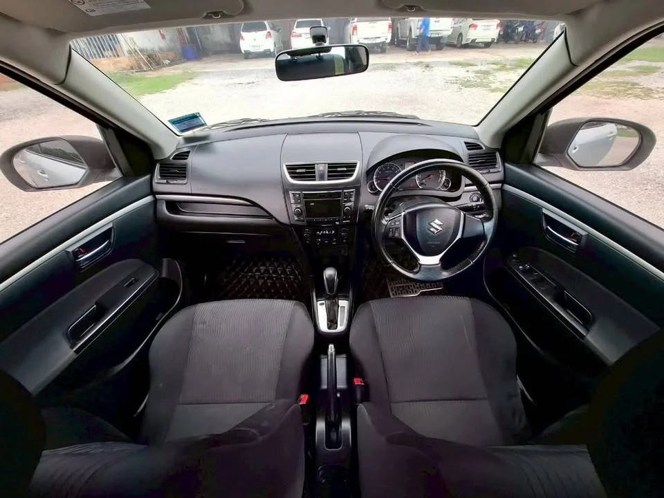 2013 Suzuki Swift II 3