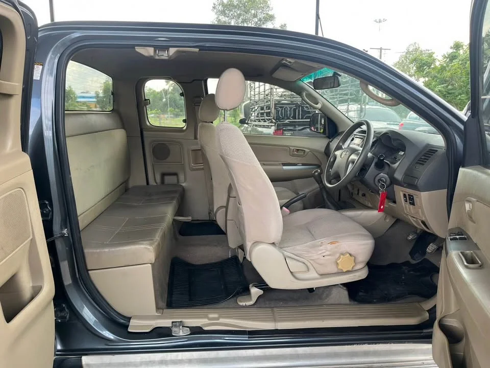 2012 Toyota Hilux VII 2
