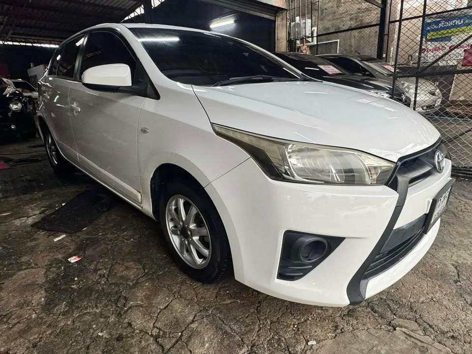 2015 Toyota Yaris III 2