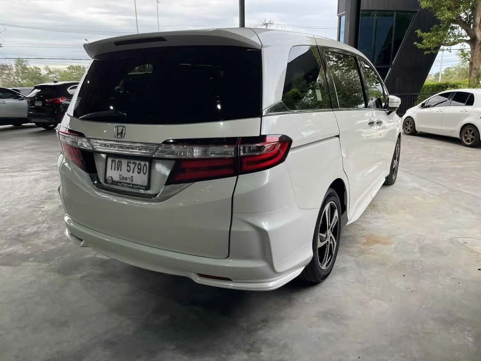2013 Honda Odyssey V 3