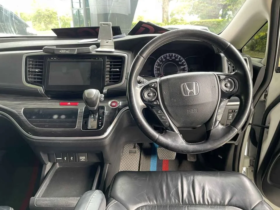 2013 Honda Odyssey V 2