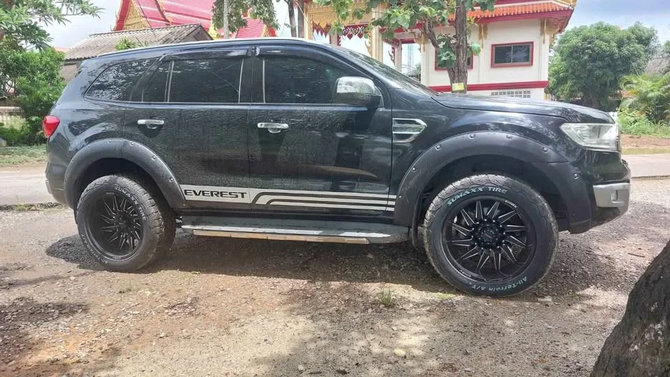 2017 Ford Everest II 2