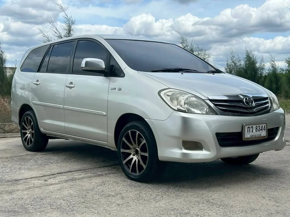 2010 Toyota Innova I 2