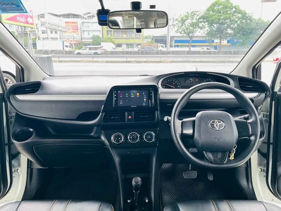 2019 Toyota Sienta II 3