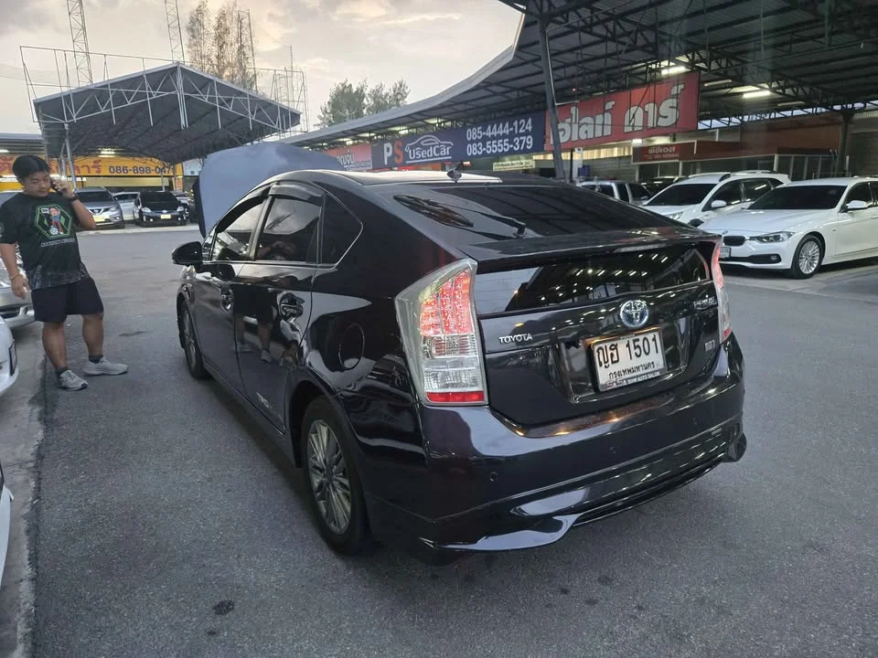 2011 Toyota Prius III 3