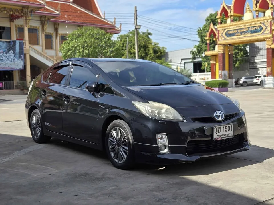 2011 Toyota Prius III 2