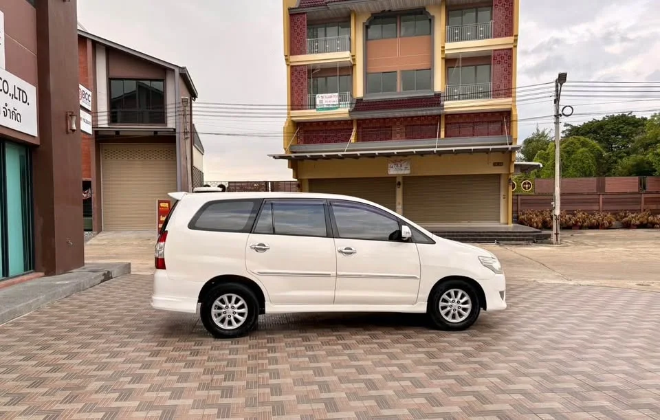 2011 Toyota Innova I 2