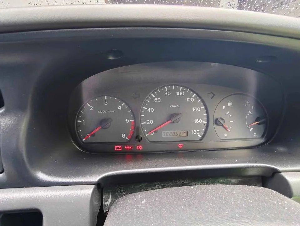 1999 Mazda 2500 Fighter V 2
