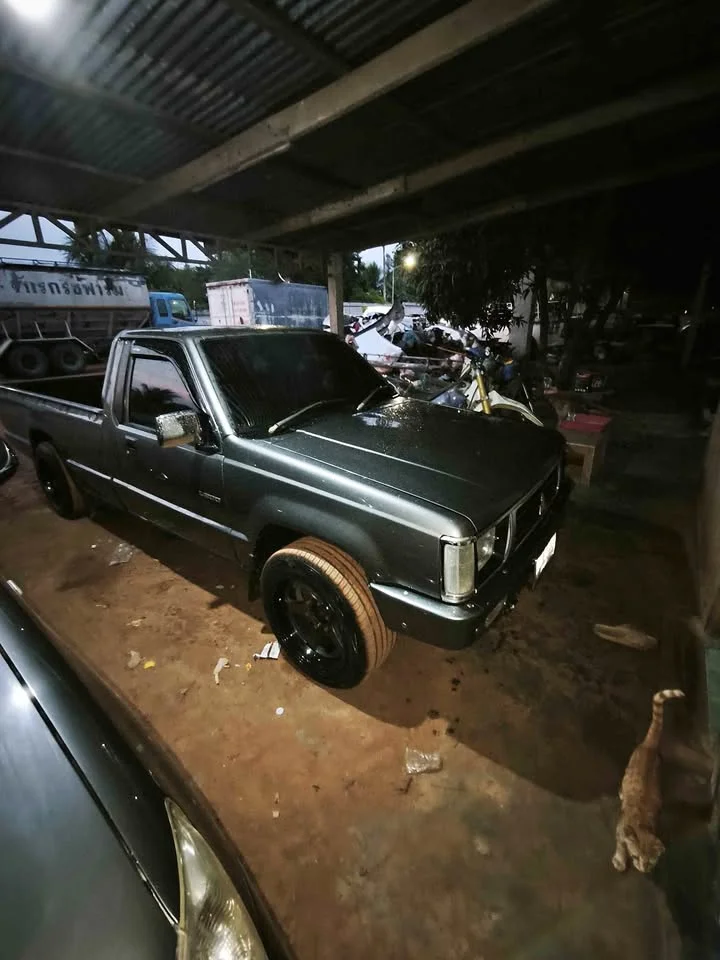 1995 Mitsubishi Triton II 2
