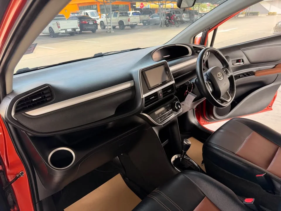 2018 Toyota Sienta II 3