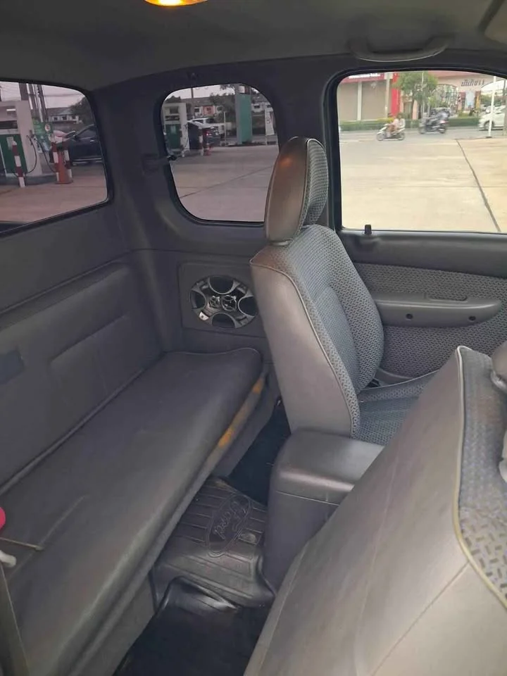 2004 Mazda 2500 Fighter V 2