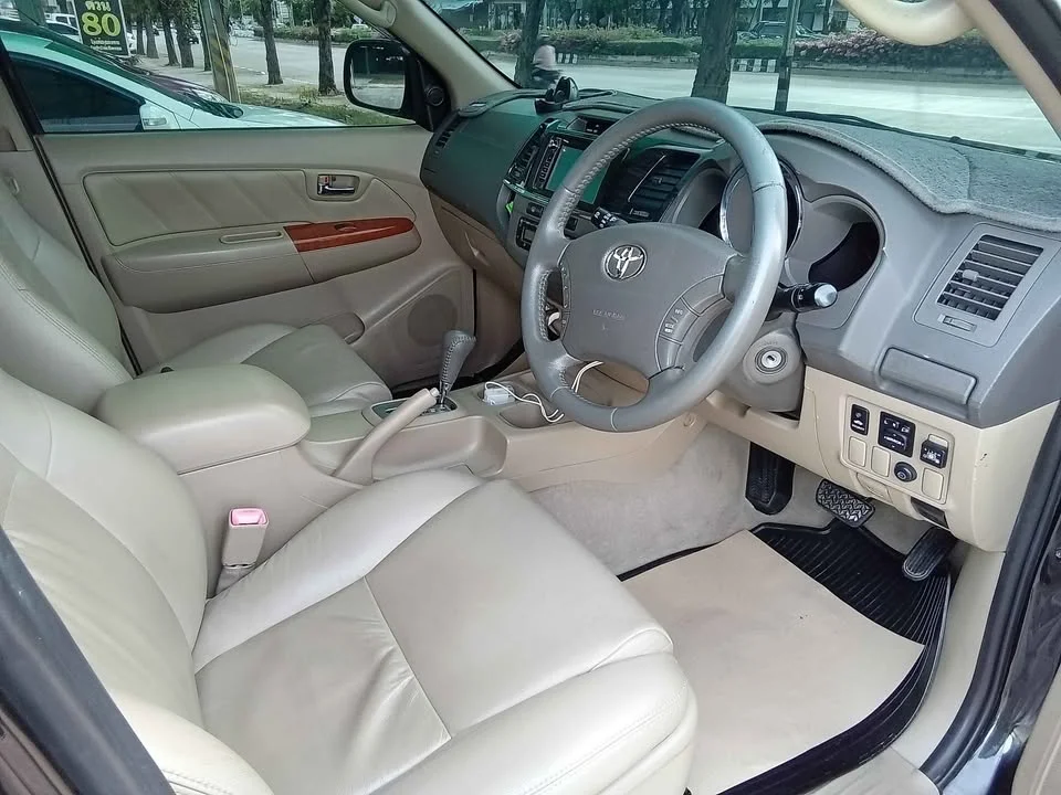 2011 Toyota Fortuner I 3