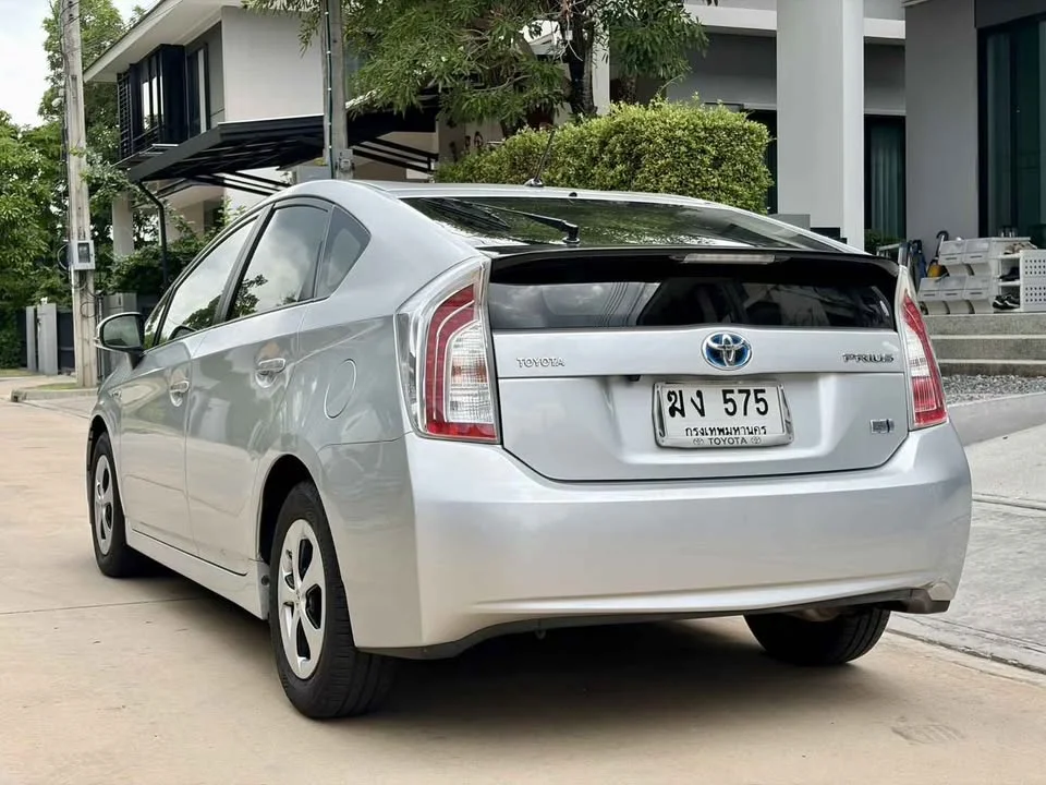 2012 Toyota Prius III 3