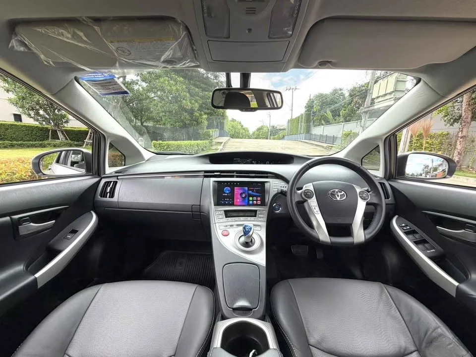 2012 Toyota Prius III 2