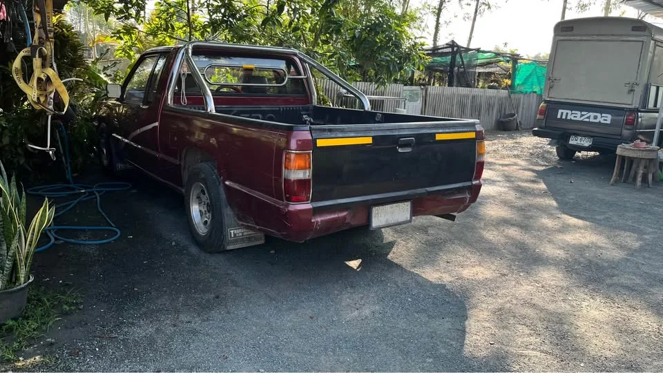 1992 Mitsubishi Triton II 3
