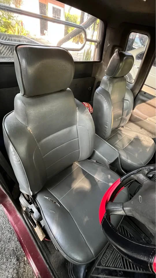 1992 Mitsubishi Triton II 2