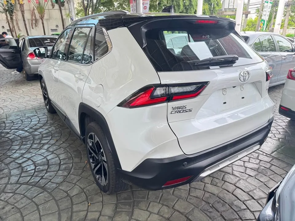 2025 Toyota Yaris Cross AC200 3