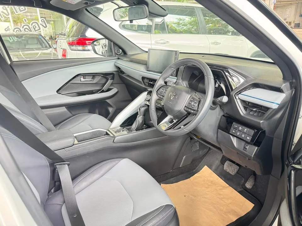 2025 Toyota Yaris Cross AC200 2