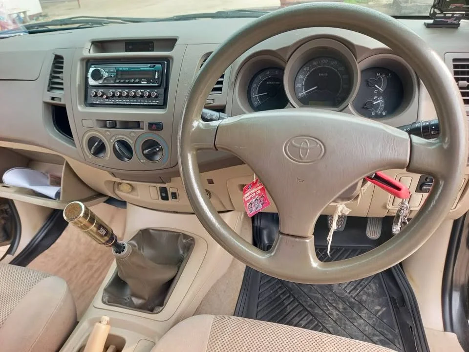 2550 Toyota Hilux VII 3