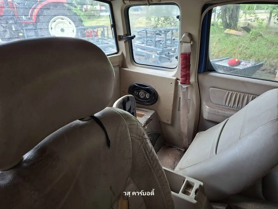 2004 Nissan Frontier I 3