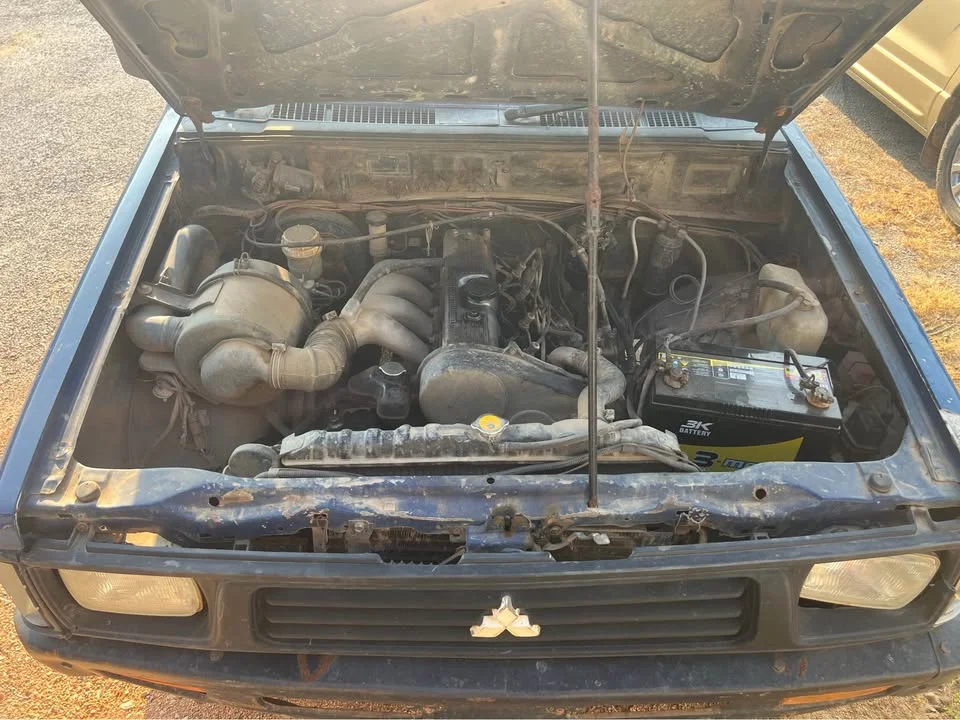 1994 Mitsubishi Triton II 2