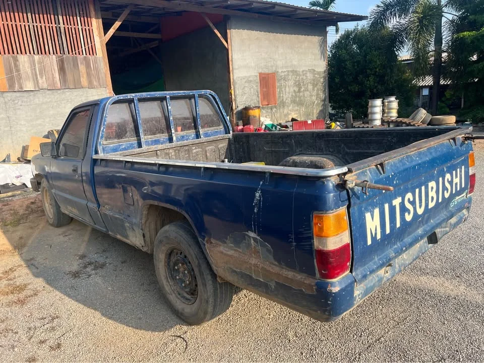 1994 Mitsubishi Triton II 3