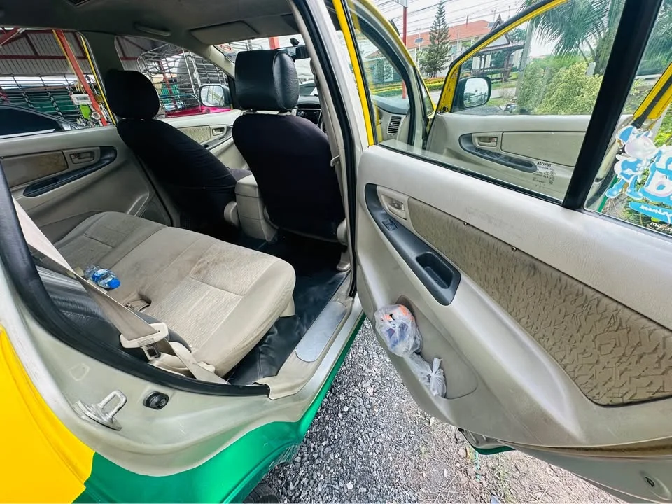 2013 Toyota Innova I 2